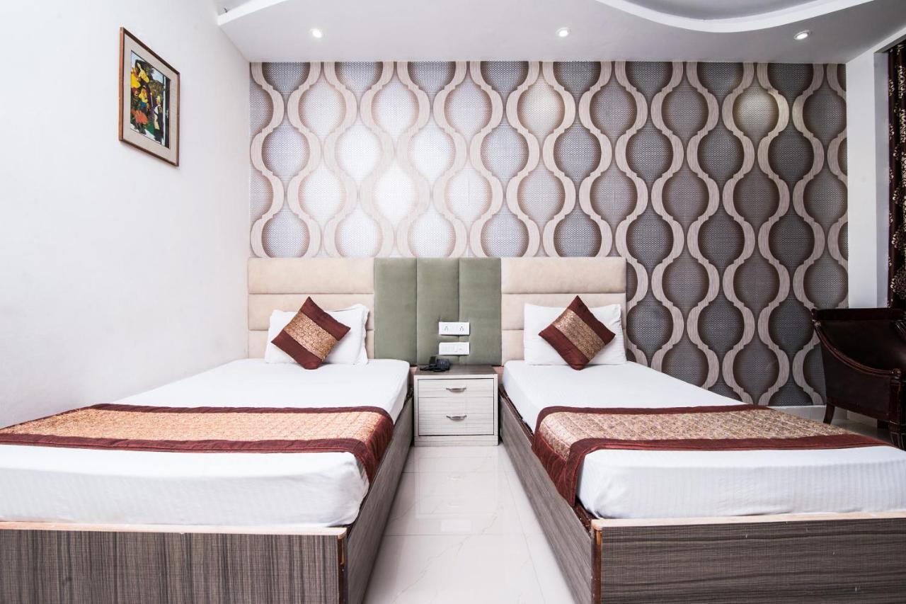 Capital O Hotel Orchid Garden Near Satyam Inox Patel Nagar New Delhi Exterior photo