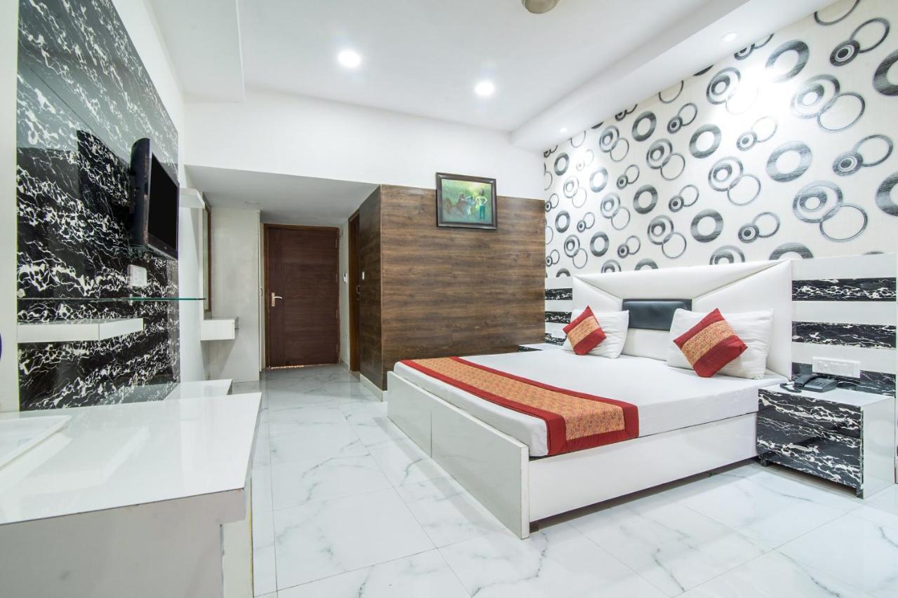 Capital O Hotel Orchid Garden Near Satyam Inox Patel Nagar New Delhi Exterior photo