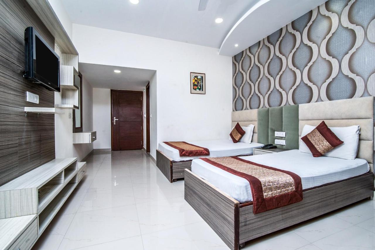 Capital O Hotel Orchid Garden Near Satyam Inox Patel Nagar New Delhi Exterior photo