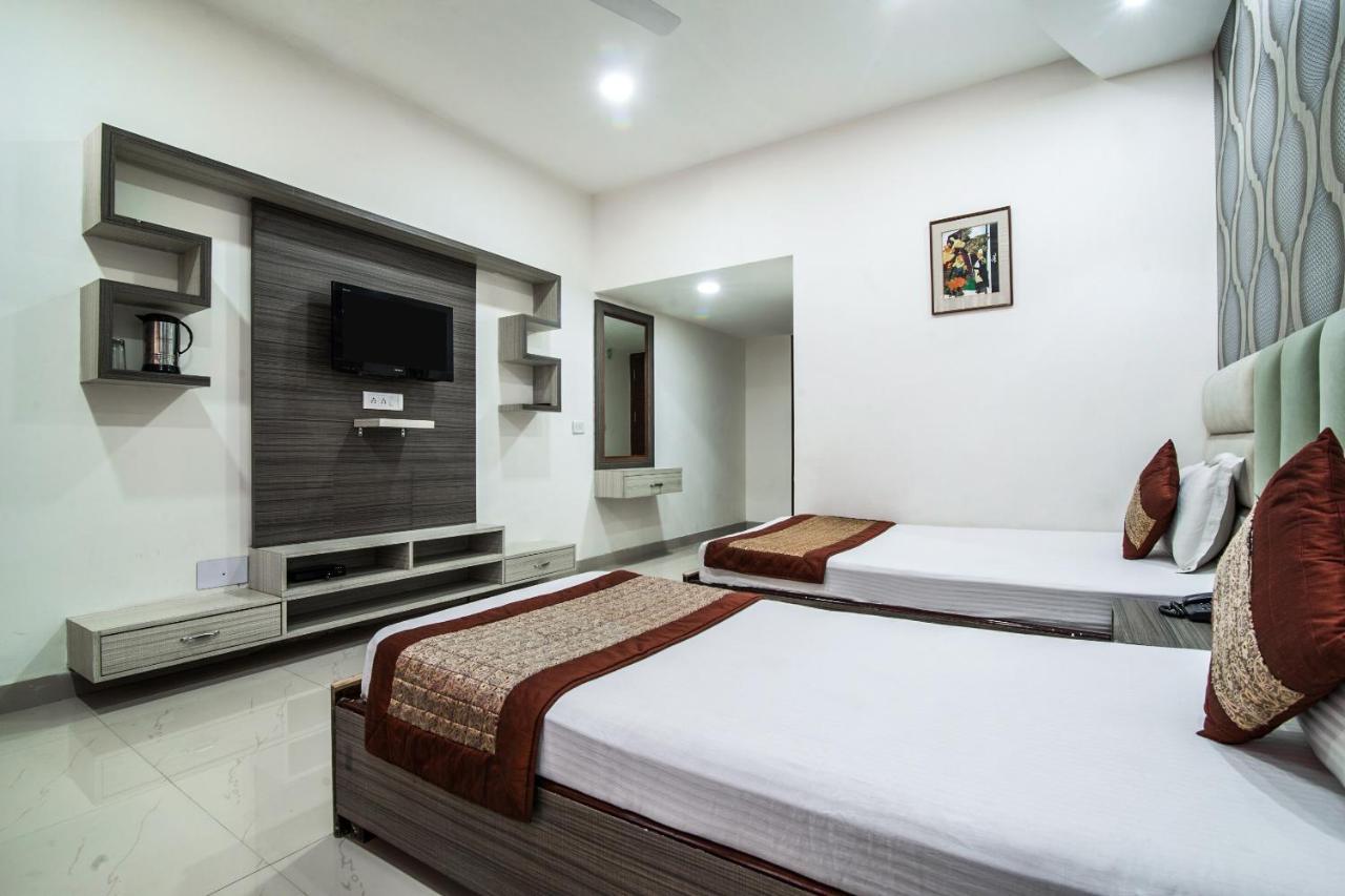 Capital O Hotel Orchid Garden Near Satyam Inox Patel Nagar New Delhi Exterior photo