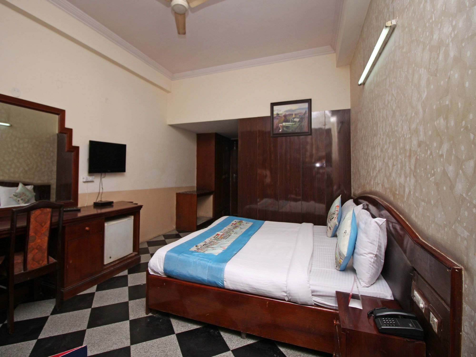 Capital O Hotel Orchid Garden Near Satyam Inox Patel Nagar New Delhi Exterior photo