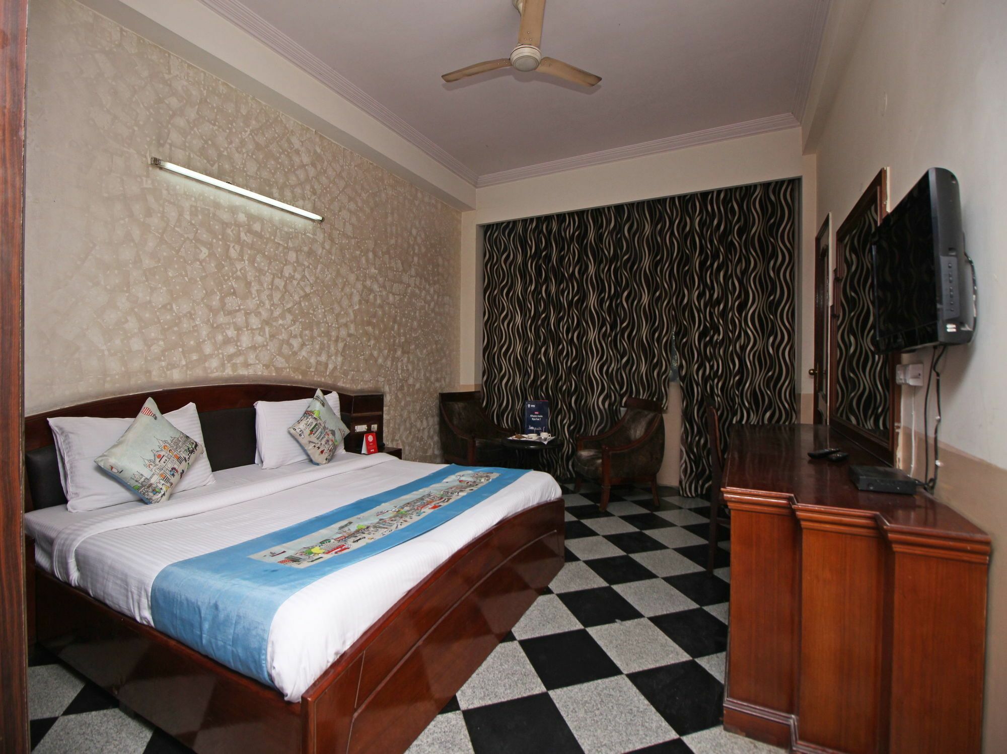 Capital O Hotel Orchid Garden Near Satyam Inox Patel Nagar New Delhi Exterior photo